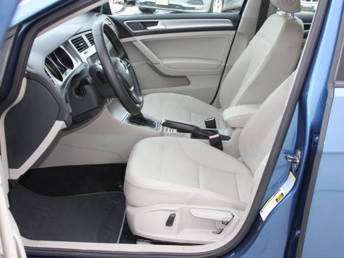 Used 2015 Volkswagen Golf S image 27