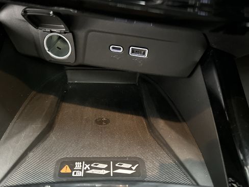 Used 2025 Chevrolet Trax RS w/ Sunroof Package FWD image 38