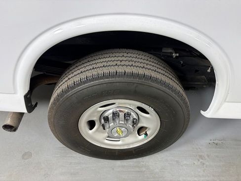Used 2024 Chevrolet Express 3500 LT w/ LT Preferred Equipment Group RWD image 10