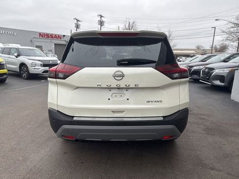 Used 2023 Nissan Rogue SV image 3