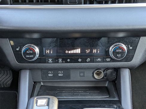 Used 2025 Mitsubishi Outlander SE image 35