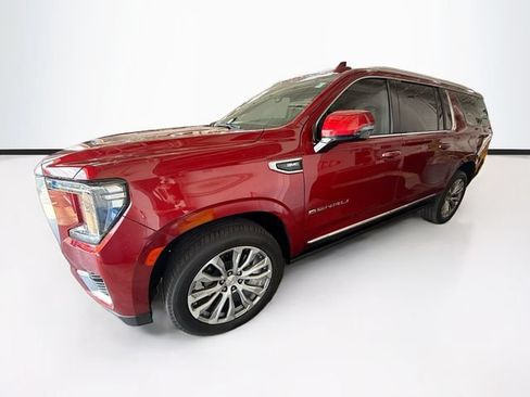 Used 2021 GMC Yukon XL Denali w/ Denali Premium Package AWD/4WD image 9