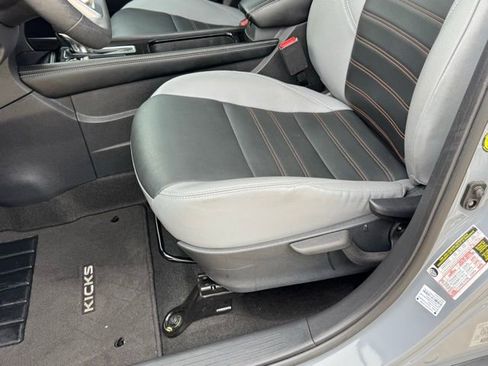 Used 2023 Nissan Kicks SR w/ SR Premium Package FWD image 12