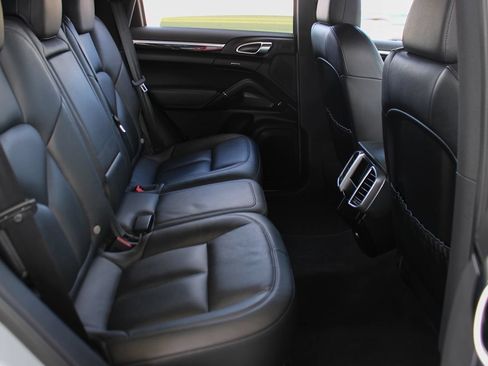 Used 2016 Porsche Cayenne AWD/4WD image 23