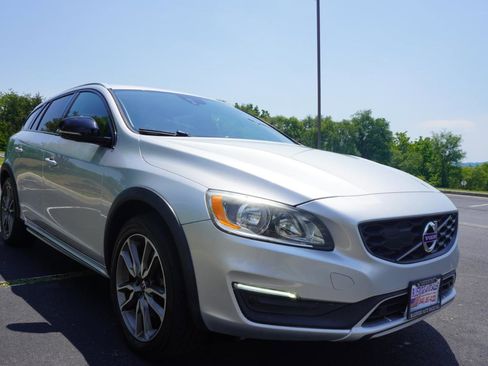Used 2018 Volvo V60 T5 Cross Country w/ Convenience Package AWD/4WD image 3