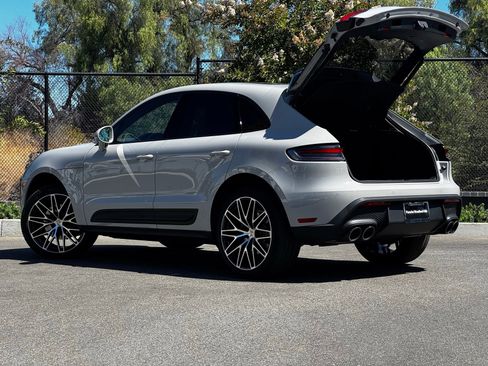 Used 2026 Porsche Macan AWD/4WD image 4