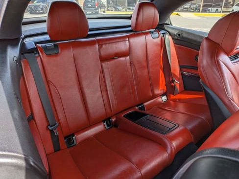 Used 2018 BMW M4 Convertible image 31