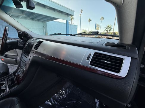 Used 2008 Cadillac Escalade AWD image 17