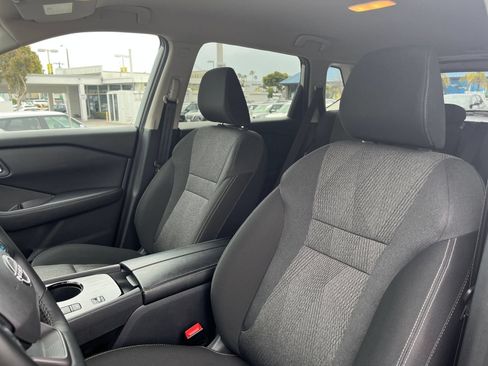 Used 2025 Nissan Rogue SV FWD image 38