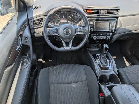 Used 2018 Nissan Rogue SV FWD image 8