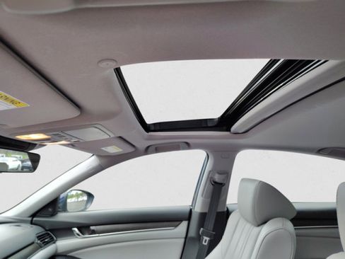 Used 2019 Honda Accord Touring image 13