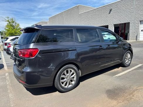Used 2019 Kia Sedona EX FWD image 4