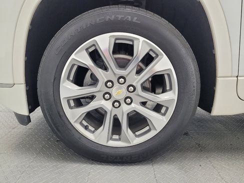 Used 2019 Chevrolet Traverse Premier w/ Driver Confidence II Package FWD image 31