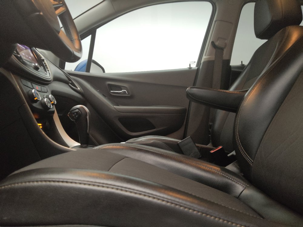 Used 2020 Chevrolet Trax LT w/ LT Convenience Package FWD image 17