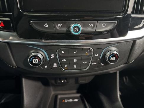 Used 2023 Chevrolet Traverse LT image 21