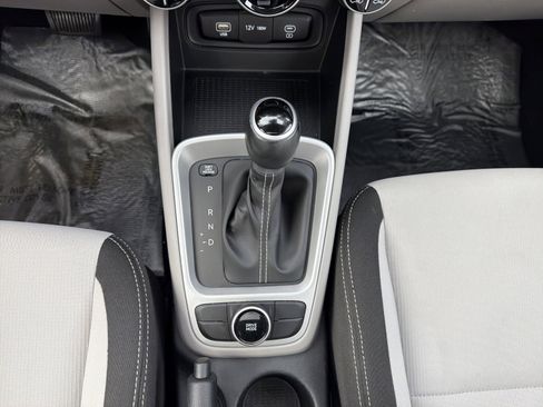 Used 2023 Hyundai Venue SEL image 41