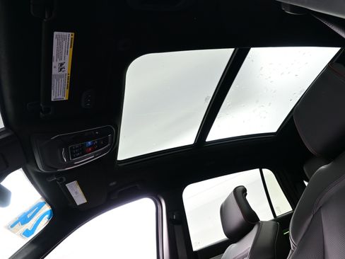 Used 2024 Jeep Wagoneer Launch Edition image 17