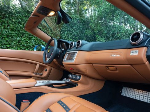 Used 2010 Ferrari California image 40