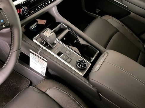 New 2026 Nissan Pathfinder SL AWD/4WD image 12