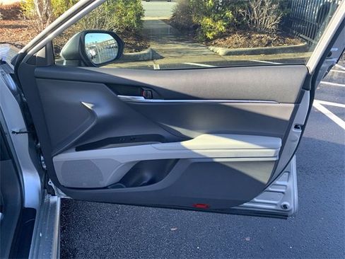 Used 2021 Toyota Camry SE image 13