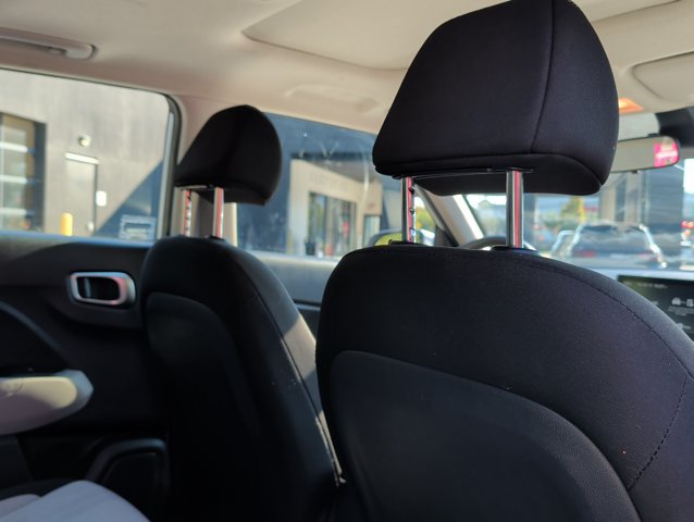 Used 2025 Hyundai Venue SEL FWD image 21