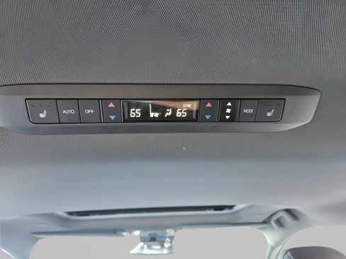 Used 2021 Toyota Sienna Platinum FWD image 24