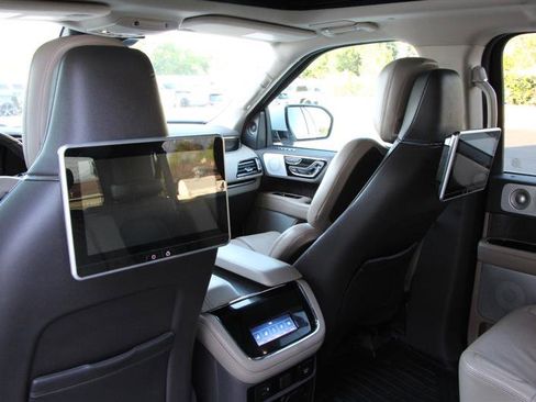 Used 2022 Lincoln Navigator L Reserve AWD/4WD image 17