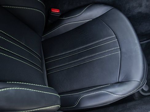 Used 2022 Aston Martin V8 Vantage Coupe RWD image 36