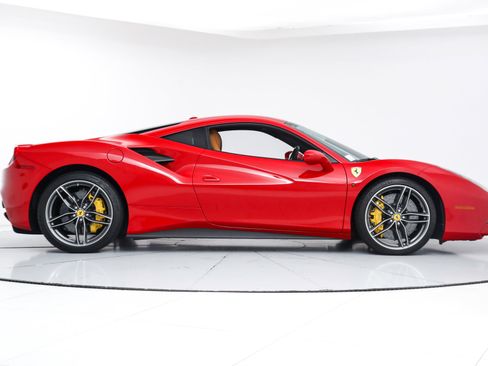 Used 2018 Ferrari 488 GTB image 9