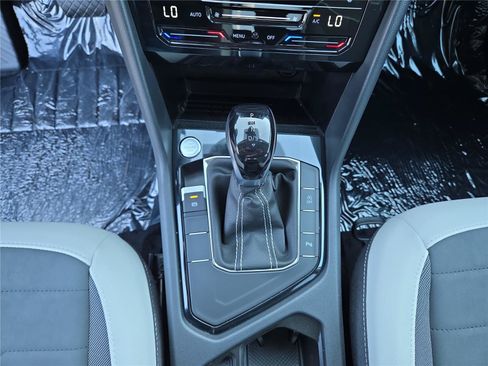 New 2026 Volkswagen Taos SE FWD image 23