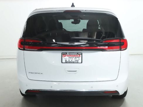Used 2023 Chrysler Pacifica Touring-L FWD image 39