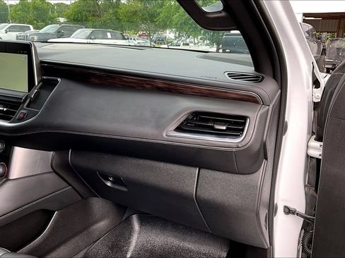 Used 2022 Chevrolet Tahoe Z71 w/ Luxury Package AWD/4WD image 29