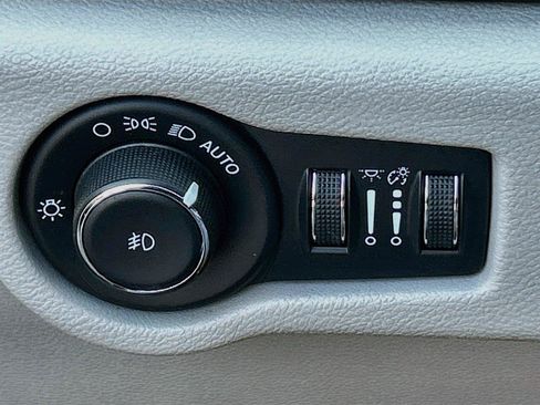 Used 2023 Chrysler Pacifica Touring-L FWD image 35