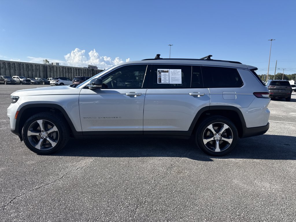 Used 2023 Jeep Grand Cherokee L Limited w/ Trailer Tow Group (B) AWD/4WD image 5