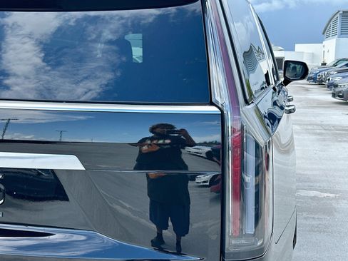 Used 2025 Cadillac Escalade ESV Luxury RWD image 32