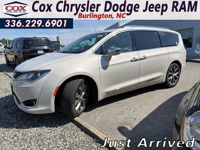 Used 2017 Chrysler Pacifica Limited w/ UConnect Theater Package
