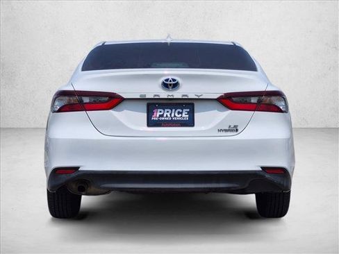 Used 2022 Toyota Camry LE FWD image 6
