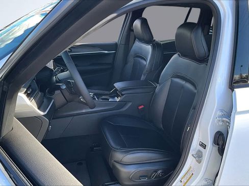 New 2026 Jeep Grand Cherokee Limited AWD/4WD image 11