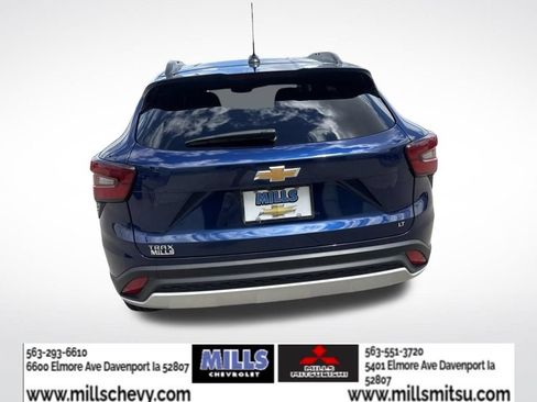 Used 2024 Chevrolet Trax LT w/ LT Convenience Package FWD image 4