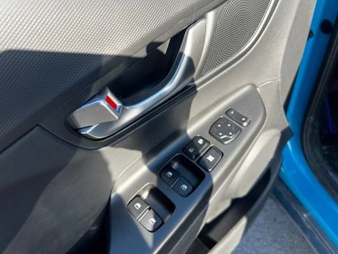 Used 2022 Hyundai Kona Limited AWD/4WD image 6