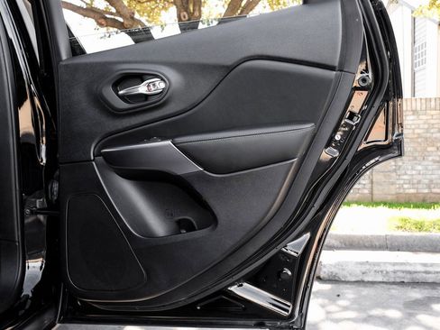 Used 2022 Jeep Cherokee Limited image 59