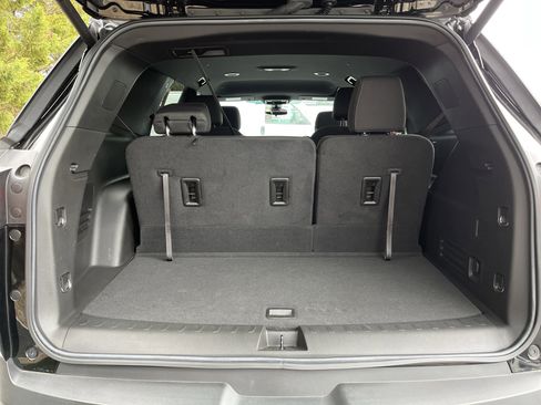 Used 2023 Chevrolet Traverse LT w/ Midnight/Sport Edition image 31