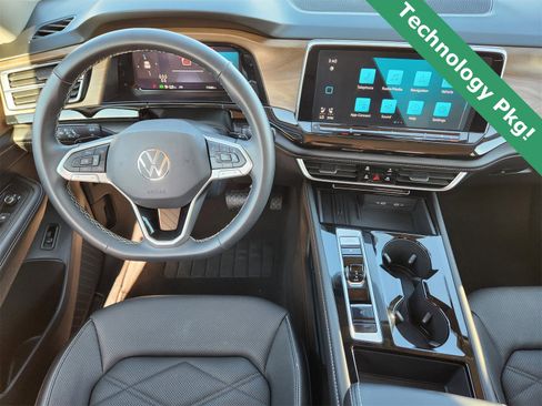 Used 2025 Volkswagen Atlas SE image 26