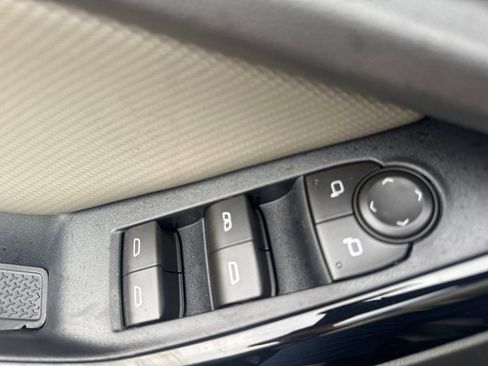 New 2026 Chevrolet Equinox LT w/ Convenience Package II image 18