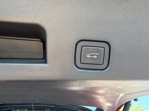 Used 2025 Chevrolet Traverse RS AWD/4WD image 14