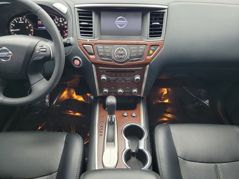 Used 2017 Nissan Pathfinder Platinum w/ Midnight Edition Package image 14