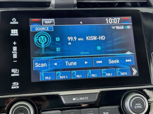 Used 2018 Honda Civic Touring image 29