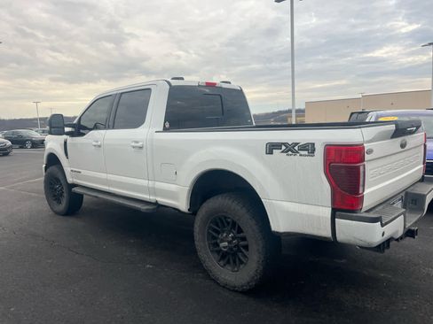 Used 2022 Ford F250 Lariat w/ Black Appearance Package image 4