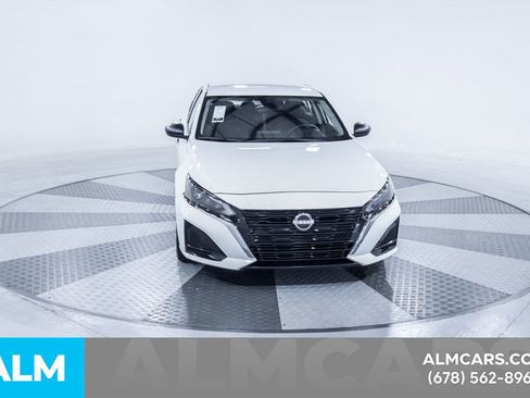 Used 2025 Nissan Altima 2.5 SV FWD image 15