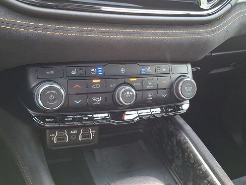Used 2023 Dodge Durango R/T w/ Hemi Orange Plus Package AWD/4WD image 19